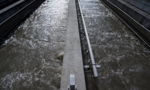 Pjeni se voda kraj zagrebačkog pročistača otpadnih voda: 'Ovo još nikad nismo vidjeli'