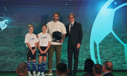 Livaja i Joščak primili nagrade za najbolje u 2024. godini. Livaja poslao poruku navijačima Hajduka