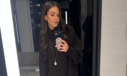 Blista nakon razvoda: Hit čizme i mini haljina tako joj dobro pristaju