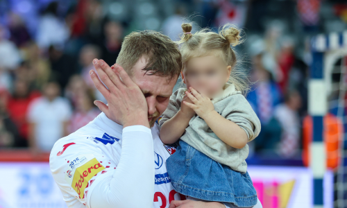 Najemotivnija fotografija nakon velike pobjede; hrvatski rukometaš u suzama slavi s kćerkicom