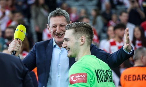 Jeste li primijetili što je Džomba radio dok su Francuzi izlazili na teren zagrebačke Arene?