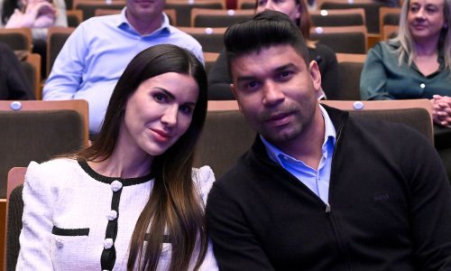 Eduardo Da Silva snimljen u izlasku sa suprugom Andreom