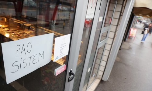 Huligani naoružani palicama napali studente u Novom Sadu: Oni stigli pred zgradu SNS-a