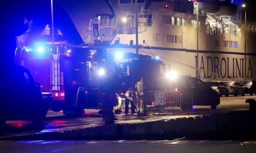 Liječnici nisu uspjeli spasiti čovjeka koji je sinoć u splitskoj luci autom sletio u more