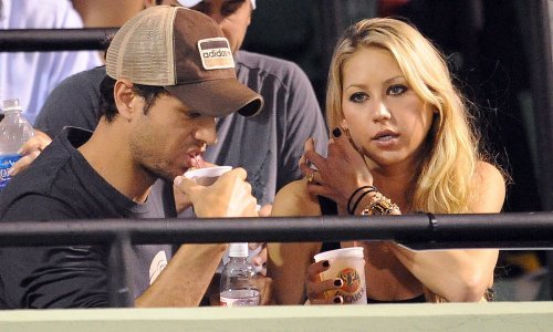 Obožavatelji u brizi: Fotografije Ane Kurnjikove u invalidskim kolicima obišle svijet