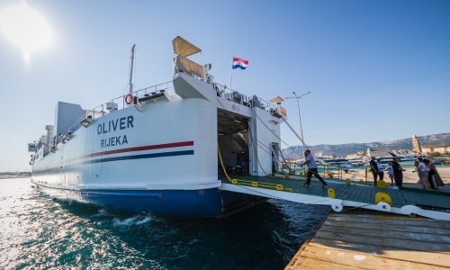 Ponovno problemi s Jadrolinijinim trajektom: 'Oliver' nije isplovio iz Splita
