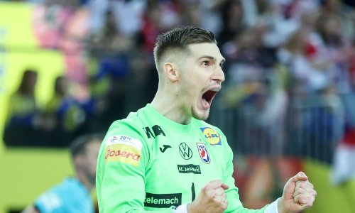 Kuzmanović briljira: Dobio udarac u glavu, pa spektakularno obranio; pogledajte video