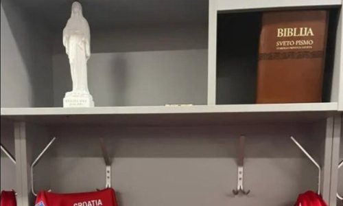 Nije ni trebao igrati, a vodi Hrvatsku prema zlatu. U svlačionicu je donio kip Gospe i Bibliju