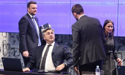 Pogledajte kako je Vlada kadrovirala na zatvorenom dijelu sjednice