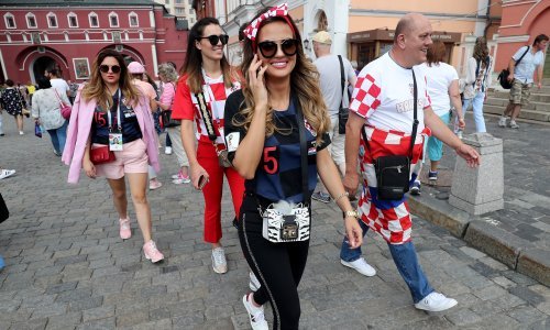 Hit torba i čizme luksuznog detalja: Supruga hrvatskog reprezentativca zablistala u Parizu