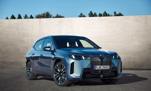 BMW osvježio iX: Luksuzni električni SAV sad ima više snage i veći domet