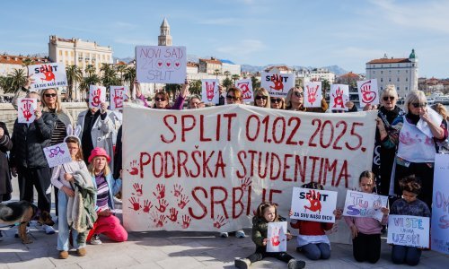 Policija privela osobe koje su vrijeđale studente koji su u Splitu pružali potporu Srbima