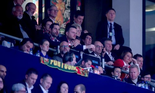 Napeto je bilo i u loži: Ovako naši političari navijaju za rukometaše