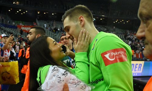 Srebro je oko vrata, a djevojku više ne krije: Kuzmanovićeva objava osvojila je sve