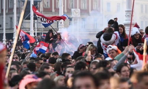 Dok cijela Hrvatska čeka srebrne rukometaše, Srbi pišu o skandalu i tragedijima