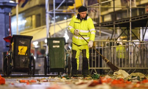 Hrpa smeća: Ovako izgleda Trg bana Josipa Jelačića nakon dočeka rukometaša