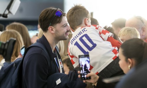 Neobična gesta rukometnih navijača: Ovaj prizor mami osmijeh na lice