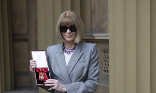 Žena od koje strepi modni svijet šokirala stajlingom; nakon dugo godina odbacila svoj zaštitni znak