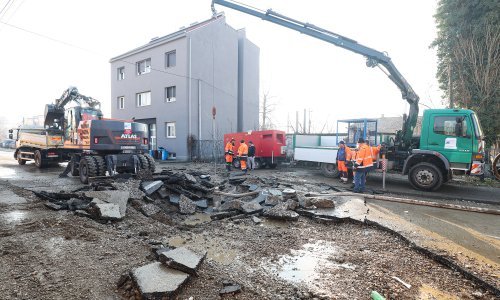 Pukla cijev u Žajinoj, voda dosegla čak 40 centimetara