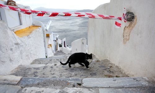 Jak potres sinoć pogodio Santorini, više od 11.000 ljudi napustilo otok