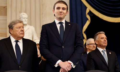 Svi se pitaju zašto Barron Trump uvijek nosi isti crni ruksak, sada je otkriven razlog