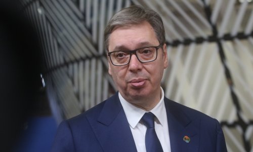Vučić slagao sendviče za SNS-ovce i ismijavao studente: 'Kod nas nije gozba'