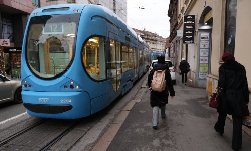 Hodao središtem Zagreba i bez povoda napadao prolaznice, ozlijedio tri ženske osobe