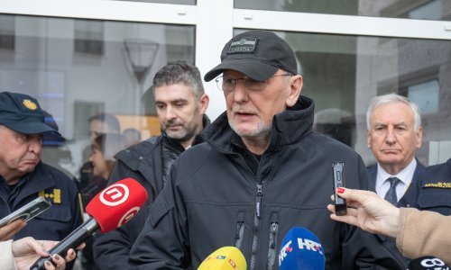 Božinović: 91 lažna dojava o bombama u školama, policija istražuje uznemirujuće grafite