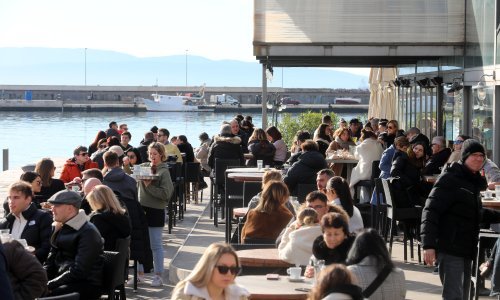 Zbog navike svojih gostiju najveći ceh plaćaju kafići: 'Kad vide da ne može, izađu van'