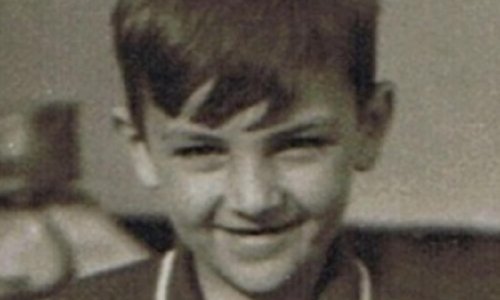 Prepoznajete li klinca na fotografiji? Danas je jedan od najpoznatijih televizijskih voditelja