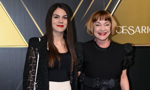 Majka i kći mamile poglede: Anja Šovagović i njena Ana u chic minicama na crvenom tepihu