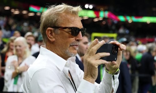 Godinu dana nakon razvoda Kevin Costner i službeno je ‘na tržištu’ i spreman za ljubav