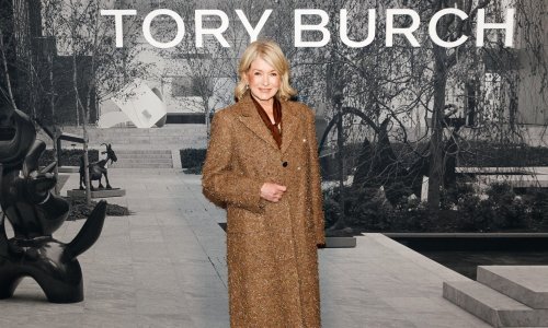 Nevjerojatno kako izgleda s 83 godine, a uz to prati i trendove s cipelama koje mnogi preziru