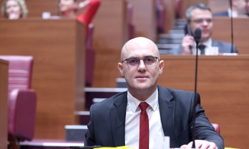 Dabro fasciniran naoružanjem na Črnomercu, podijelio zanimljivu fotografiju