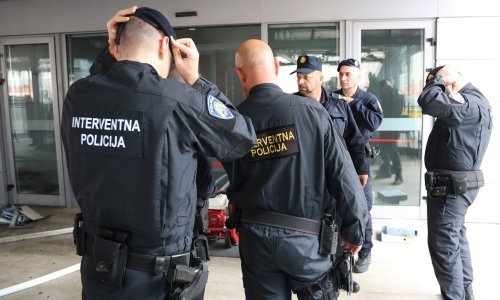 Izbio požar u trgovačkom centru u Šibeniku