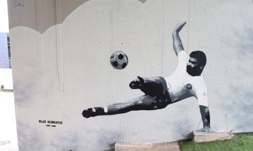 Pogledajte murale legendarnih nogometaša Hajduka koji su osvanuli na zgradi Sveučilišta