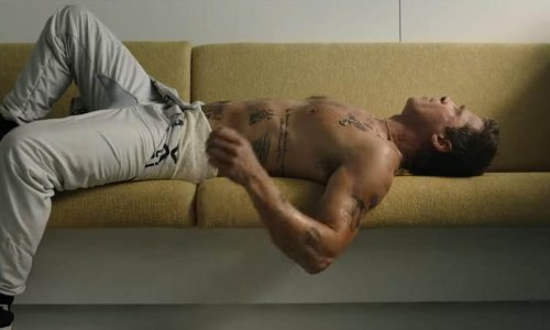 Brad Pitt dobro zna što radi: U novom traileru mami poglede bez majice