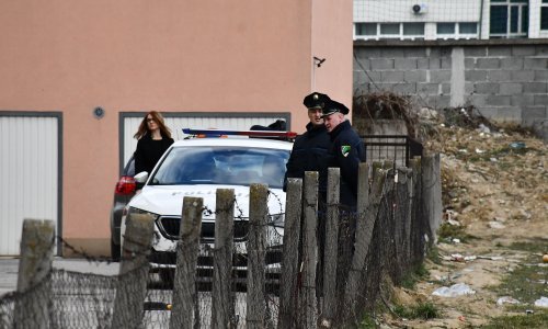 Užas kod Tuzle: Muškarac ubio bivšu suprugu i 13-godišnjeg sina, u bijegu je