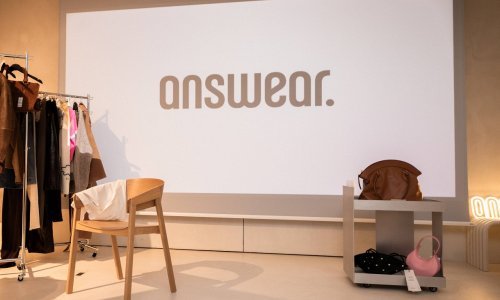 Answear zna kako nositi Mocha Mousse boju