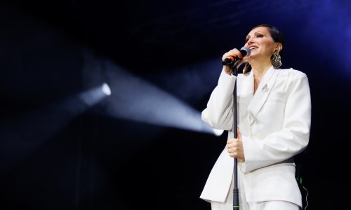 Plijenila elegancijom u bijelom: Nina Badrić zablistala u vječnom klasiku