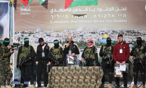 Puštena tri izraleska taoca. Pogledajte kakav su 'show' za javnost napravili Hamasovci