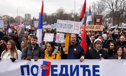 Prosvjedi u Srbiji se nastavljaju: Tisuće okupirale ulice Kragujevca