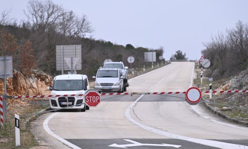 Zbog vjetra neke dionice na Jadranskoj magistrali zatvorene za I. i II skupinu