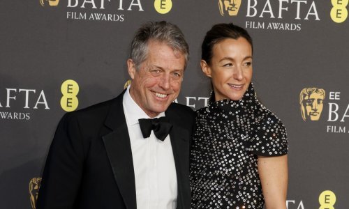 Supruga Hugha Granta ne odustaje od mini haljinica: Cijena ove je oko 10.000 eura