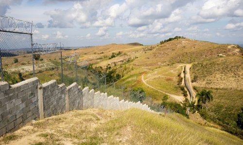Dominikanska Republika produljuje zid na granici s Haitijem kako bi zaustavila imigraciju