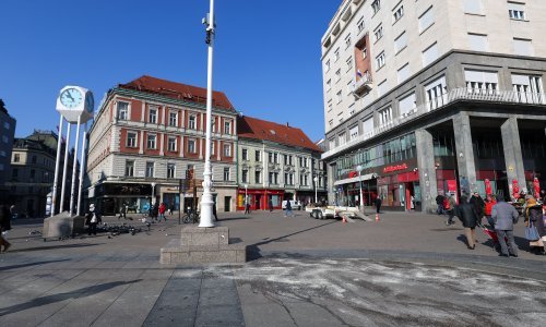 Zagrebačka policija oglasila se o mrtvim golubovima na Trgu. Pregazio ih je vozač kombija