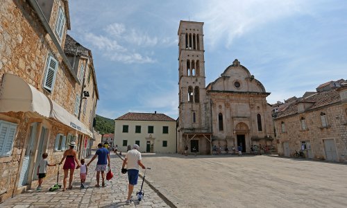 Hvarska biskupija objavila imena dvojice svećenika pedofila: Molimo oprost