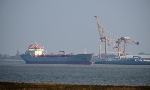 Buknuo požar nakon sudara teretnog broda i tankera za naftu