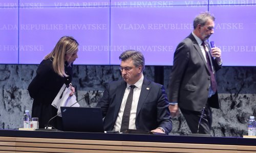 Vlada kadrovirala iza zatvorenih vrata, evo koja su imena u pitanju