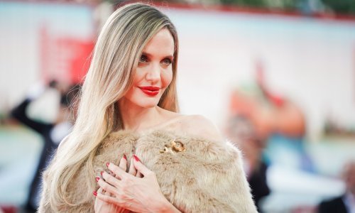 Angelina Jolie je s nekim frizurama bila neprepoznatljiva, no jednoj se uvijek vraćala